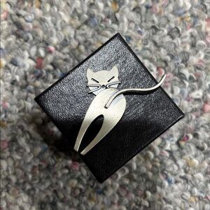 Vintage Beau Sterling Silver Cat Looking Back Brooch Pin Modernist